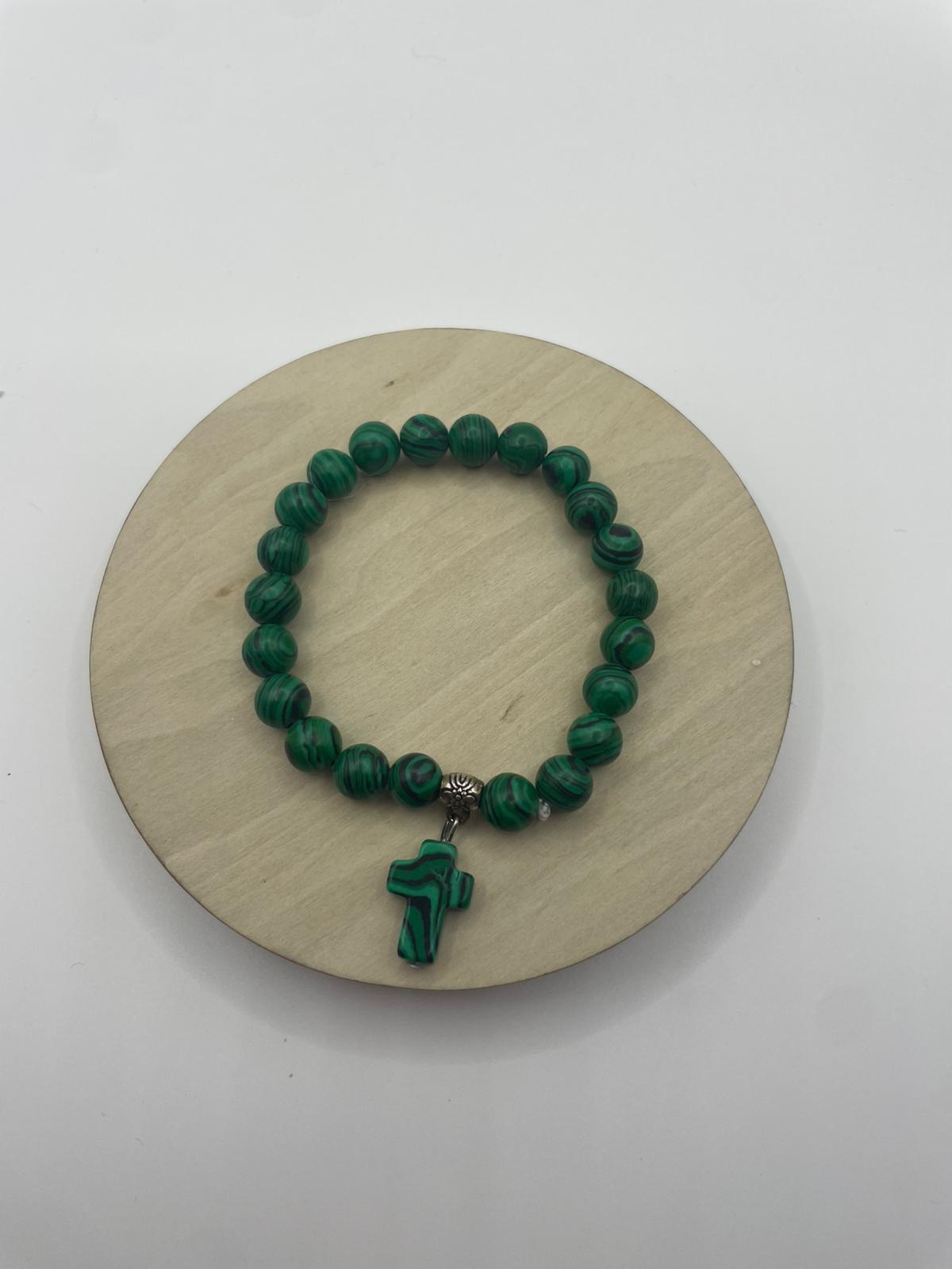 Pulsera de Malaquita Verde con Cruz Colgante